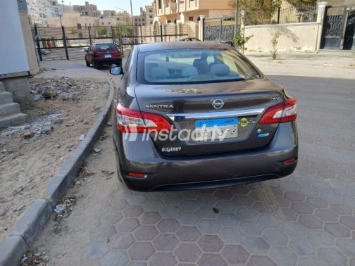Nissan Sentra 2019 White Automatic Used for Sale in Greater Cairo ( Cairo + Giza) - 5