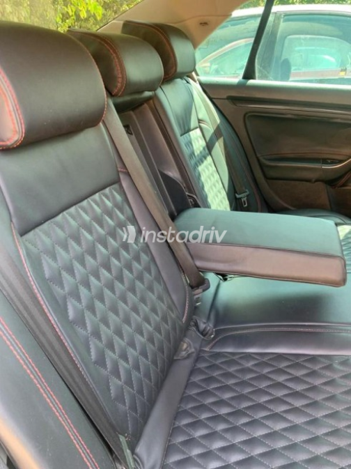 Volkswagen Jetta 2010 Silver Automatic Used for Sale in Heliopolis - 4