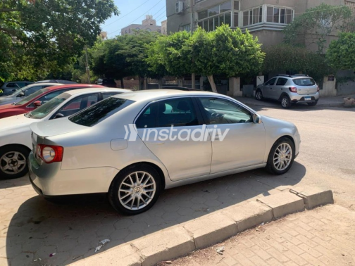 Volkswagen Jetta 2010 Silver Automatic Used for Sale in Heliopolis - 8