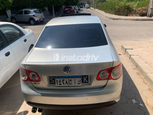 Volkswagen Jetta 2010 Silver Automatic Used for Sale in Heliopolis - 10