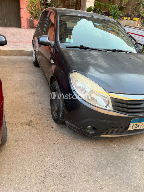 Renault Sandero 2014 Dark Gray Automatic Used for Sale in Greater Cairo ( Cairo + Giza) - 3
