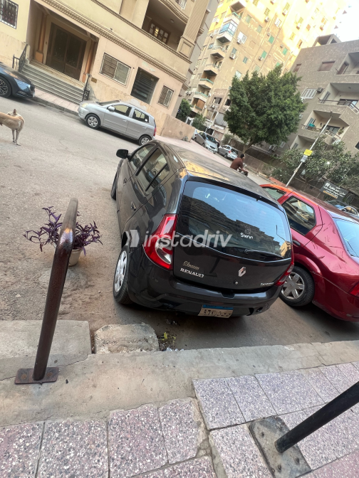 Renault Sandero 2014 Dark Gray Automatic Used for Sale in Greater Cairo ( Cairo + Giza) - 5