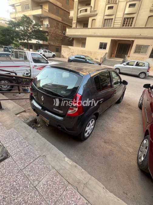 Renault Sandero 2014 Dark Gray Automatic Used for Sale in Greater Cairo ( Cairo + Giza) - 7