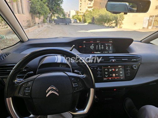 Citroën C4 Grand Picasso 2019 Red Automatic Used for Sale in Greater Cairo ( Cairo + Giza) - 1