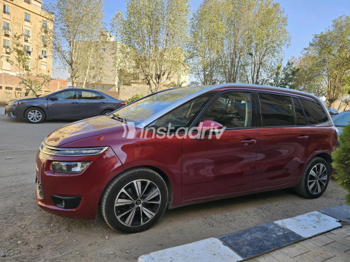 Citroën C4 Grand Picasso 2019 Red Automatic Used for Sale in Greater Cairo ( Cairo + Giza) - 2