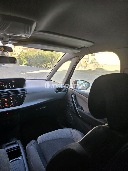 Citroën C4 Grand Picasso 2019 Red Automatic Used for Sale in Greater Cairo ( Cairo + Giza) - 6