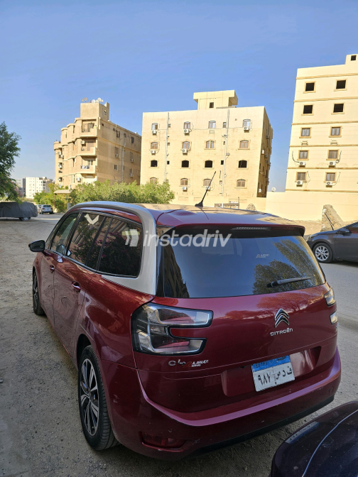 Citroën C4 Grand Picasso 2019 Red Automatic Used for Sale in Greater Cairo ( Cairo + Giza) - 10