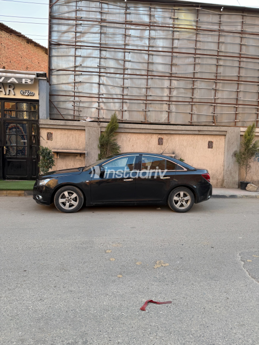 Chevrolet Cruze 2011 Black Automatic Used for Sale in Greater Cairo ( Cairo + Giza) - 7