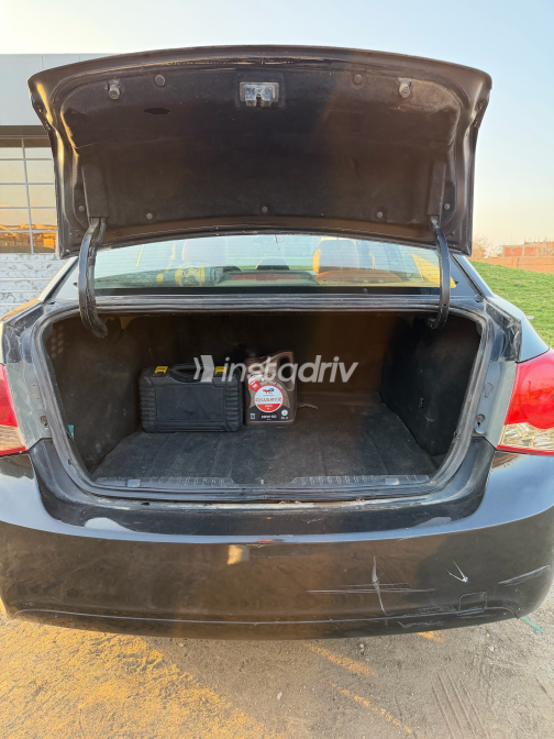 Chevrolet Cruze 2011 Black Automatic Used for Sale in Greater Cairo ( Cairo + Giza) - 9