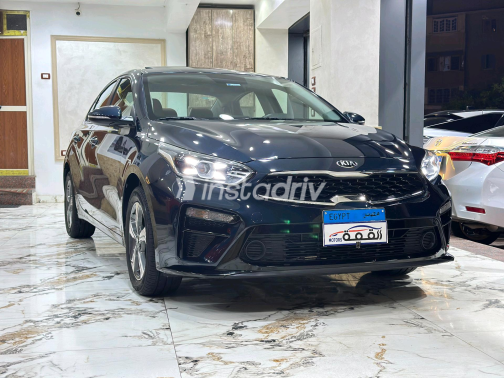 Kia Grand Cerato 2020 White Automatic Used for Sale in Greater Cairo ( Cairo + Giza) - 4