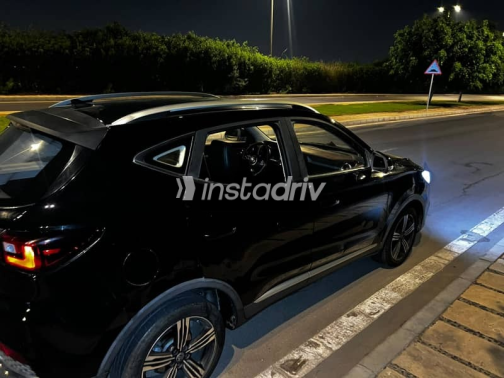 ام جى ZS 2022 أسود أوتوماتيك مستعملة للبيع في مدينتى - 5