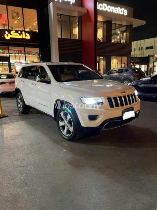 جيب شيروكي 2018 أبيض أوتوماتيك مستعملة للبيع في الإسكندرية - 1
