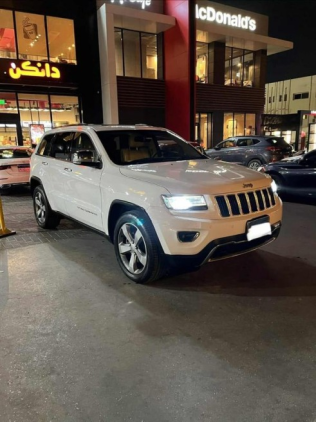 جيب شيروكي 2018 أبيض أوتوماتيك مستعملة للبيع في الإسكندرية