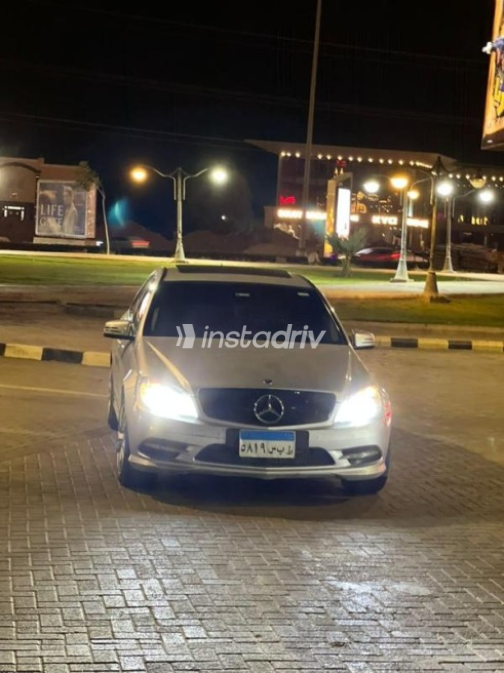 Mercedes C 180 2009 Gray Automatic Used for Sale in Cairo - 2