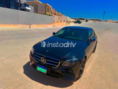 مرسيدس E 300 2019 أسود أوتوماتيك مستعملة للبيع في القاهرة - 1