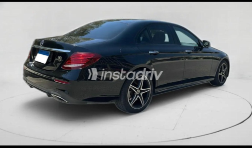 مرسيدس E 300 2019 أسود أوتوماتيك مستعملة للبيع في القاهرة - 2