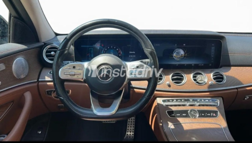 مرسيدس E 300 2019 أسود أوتوماتيك مستعملة للبيع في القاهرة - 5