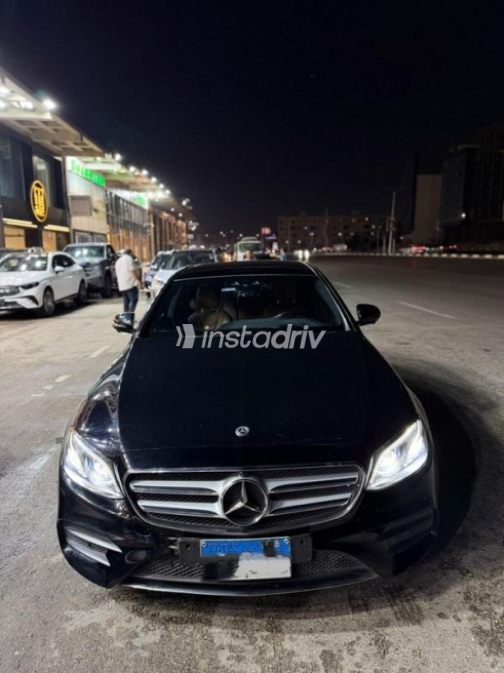 مرسيدس E 200 2020 أسود أوتوماتيك مستعملة للبيع في القاهرة - 3