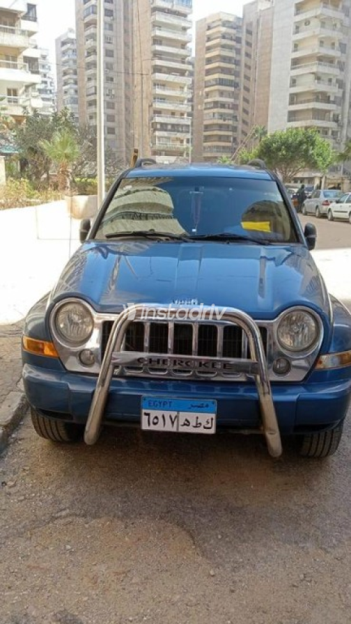 جيب شيروكي 2006 أزرق غامق أوتوماتيك مستعملة للبيع في الإسكندرية - 4