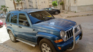 جيب شيروكي 2006 أزرق غامق أوتوماتيك مستعملة للبيع في الإسكندرية