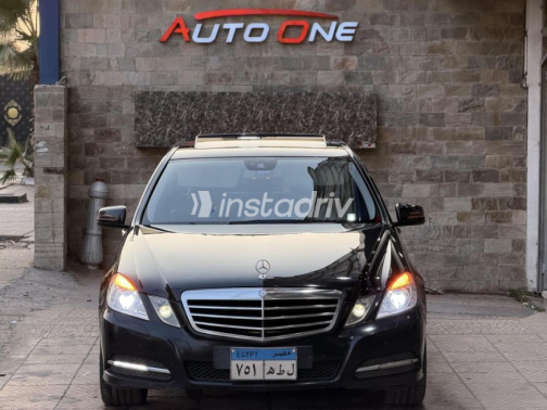 مرسيدس E 250 2011 أسود أوتوماتيك مستعملة للبيع في القاهرة - 2