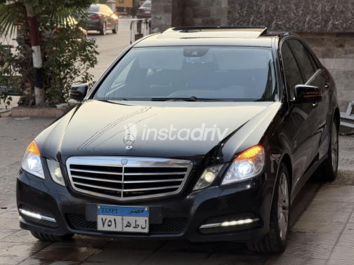مرسيدس E 250 2011 أسود أوتوماتيك مستعملة للبيع في القاهرة - 5