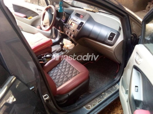 Kia Cerato 2016 Eggplant Automatic Used for Sale in Giza - 5