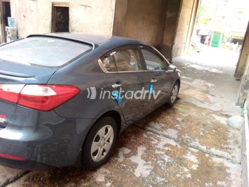 Kia Cerato 2016 Eggplant Automatic Used for Sale in Giza - 8