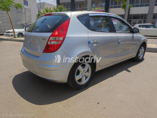 Hyundai I30 2009 Silver Automatic Used for Sale in Madinaty - 4