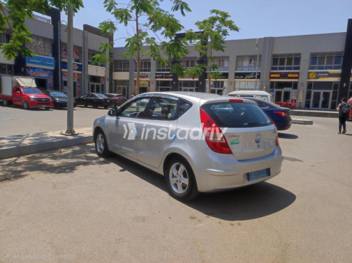 Hyundai I30 2009 Silver Automatic Used for Sale in Madinaty - 5