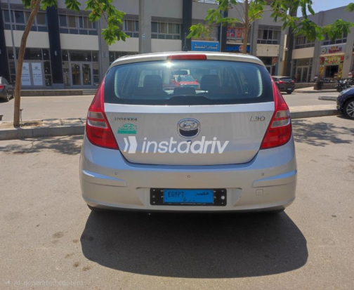 Hyundai I30 2009 Silver Automatic Used for Sale in Madinaty - 6