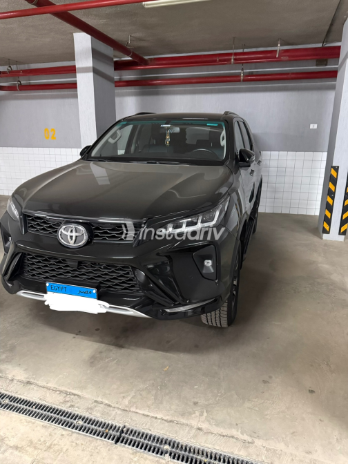 Toyota Fortuner 2025 Black Automatic Used for Sale in Greater Cairo ( Cairo + Giza) - 5