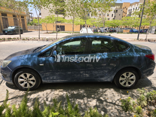 Opel Astra 2017 Blue Automatic Used for Sale in Greater Cairo ( Cairo + Giza) - 5