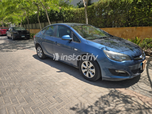 Opel Astra 2017 Blue Automatic Used for Sale in Greater Cairo ( Cairo + Giza) - 7