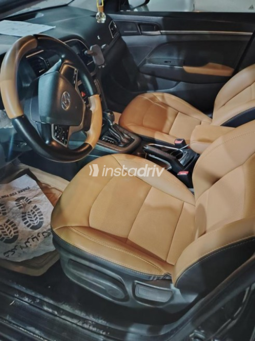Hyundai Elantra AD 2019 White Automatic Used for Sale in Greater Cairo ( Cairo + Giza) - 5