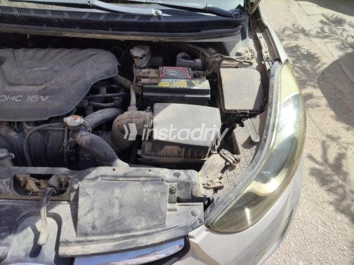 Hyundai Elantra 2012 Beige Automatic Used for Sale in Cairo - 6