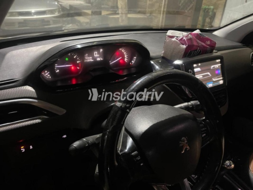 Peugeot 2008 2015 Blue Automatic Used for Sale in Banha - 9