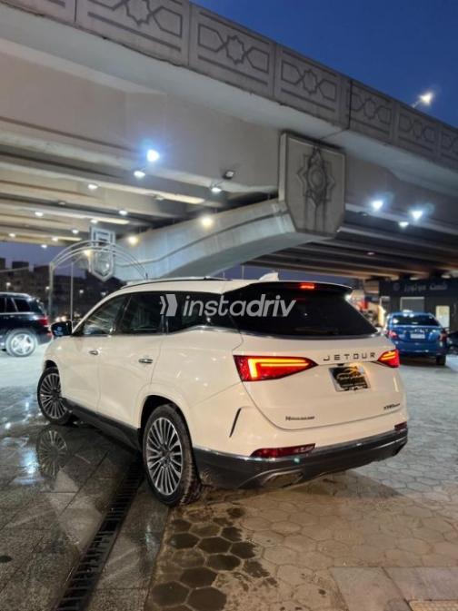 Jetour X95 2022 White Automatic Used for Sale in Nasr city - 3
