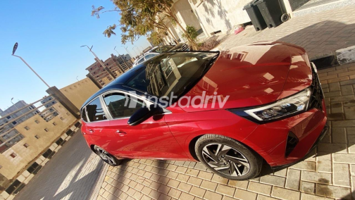 هيونداي I20 2021 أبيض أوتوماتيك مستعملة للبيع في القاهرة الكبرى ( القاهرة - الجيزة) - 6