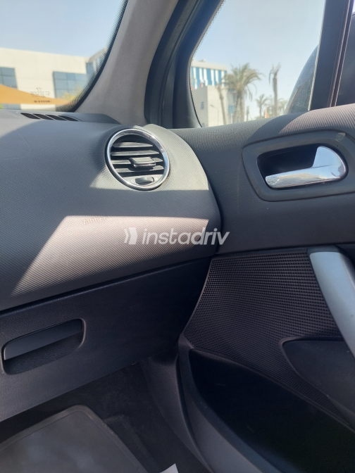 Peugeot 308 2010 Gray Automatic Used for Sale in Greater Cairo ( Cairo + Giza) - 9