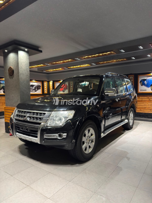 Mitsubishi Pajero 2015 Black Manual Used for Sale in Greater Cairo ( Cairo + Giza) - 1