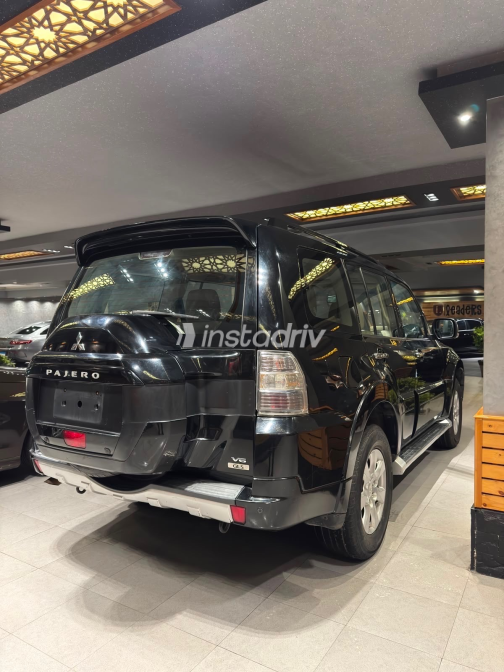 Mitsubishi Pajero 2015 Black Manual Used for Sale in Greater Cairo ( Cairo + Giza) - 4