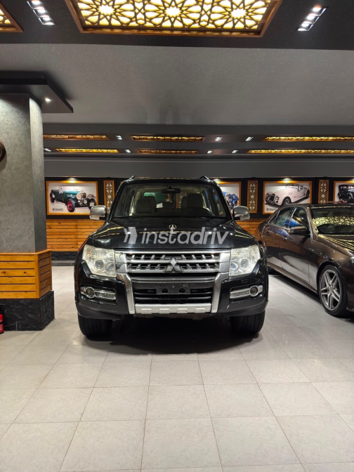 Mitsubishi Pajero 2015 Black Manual Used for Sale in Greater Cairo ( Cairo + Giza) - 5