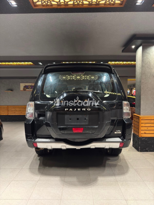 Mitsubishi Pajero 2015 Black Manual Used for Sale in Greater Cairo ( Cairo + Giza) - 6