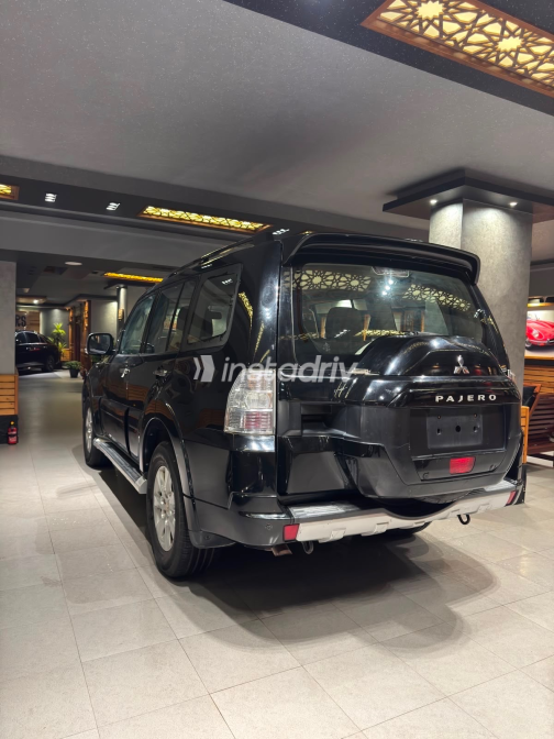 Mitsubishi Pajero 2015 Black Manual Used for Sale in Greater Cairo ( Cairo + Giza) - 7