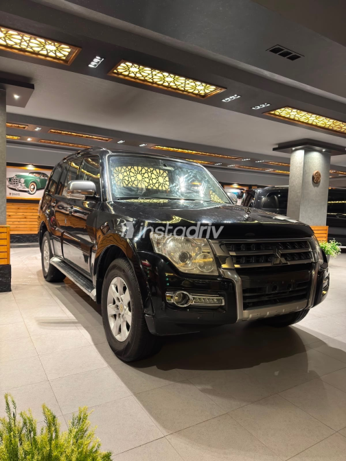 Mitsubishi Pajero 2015 Black Manual Used for Sale in Greater Cairo ( Cairo + Giza) - 9