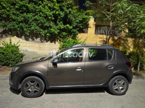 Renault Sandero Step Way 2019 Brown Automatic Used for Sale in Greater Cairo ( Cairo + Giza) - 1