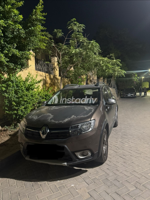 Renault Sandero Step Way 2019 Brown Automatic Used for Sale in Greater Cairo ( Cairo + Giza) - 4