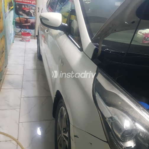 Kia Carens 2017 White Automatic Used for Sale in Greater Cairo ( Cairo + Giza) - 7