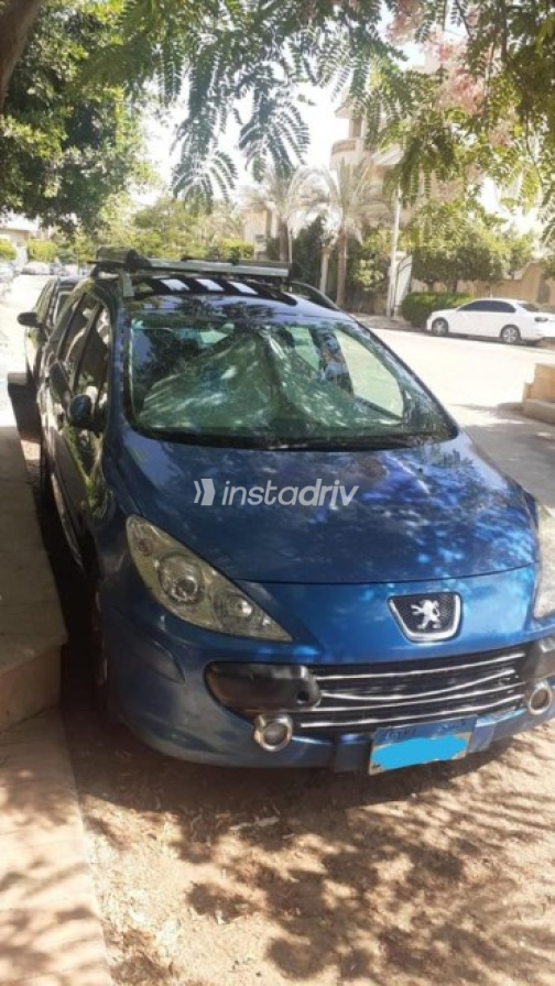 بيجو 207 SW 2007 أزرق أوتوماتيك مستعملة للبيع في القاهرة - 1